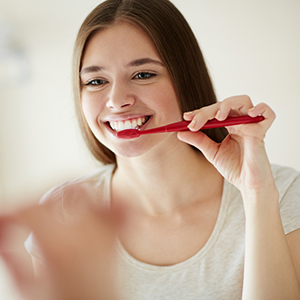 yooung-woman-brushing-her-teeth yooung-woman-brushing-her-teeth